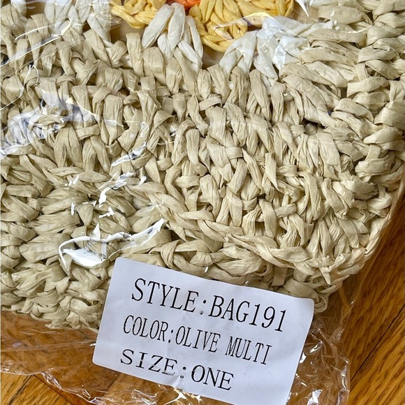 POL GRANNY SQUARE THE BEACH READY CROCHET BEACH TOTE IN SAND IN OLIVE MULTI - Picture 9 of 9